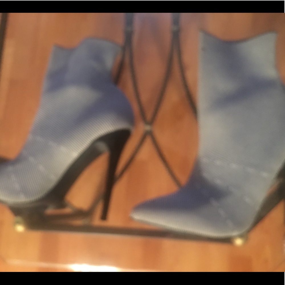New wob Booties Size 8 fits small